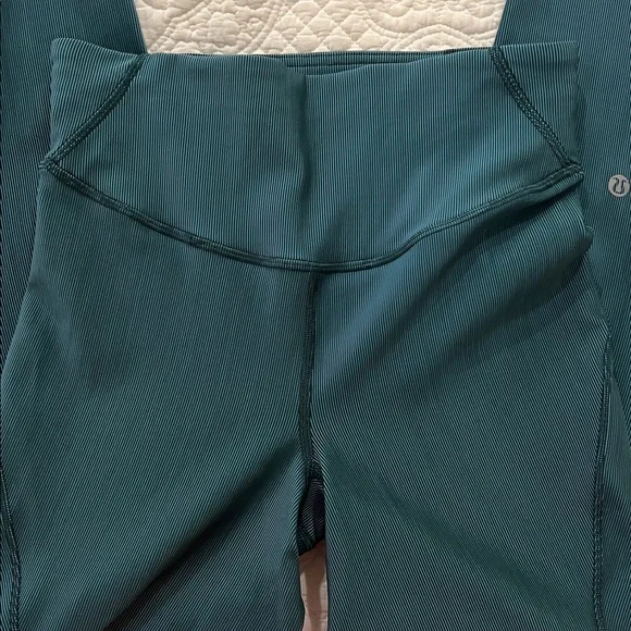 Lululemon Base Pace High-Rise Leggings size 6 25" *Two-Tone Ribbed - Picture 3 of 12